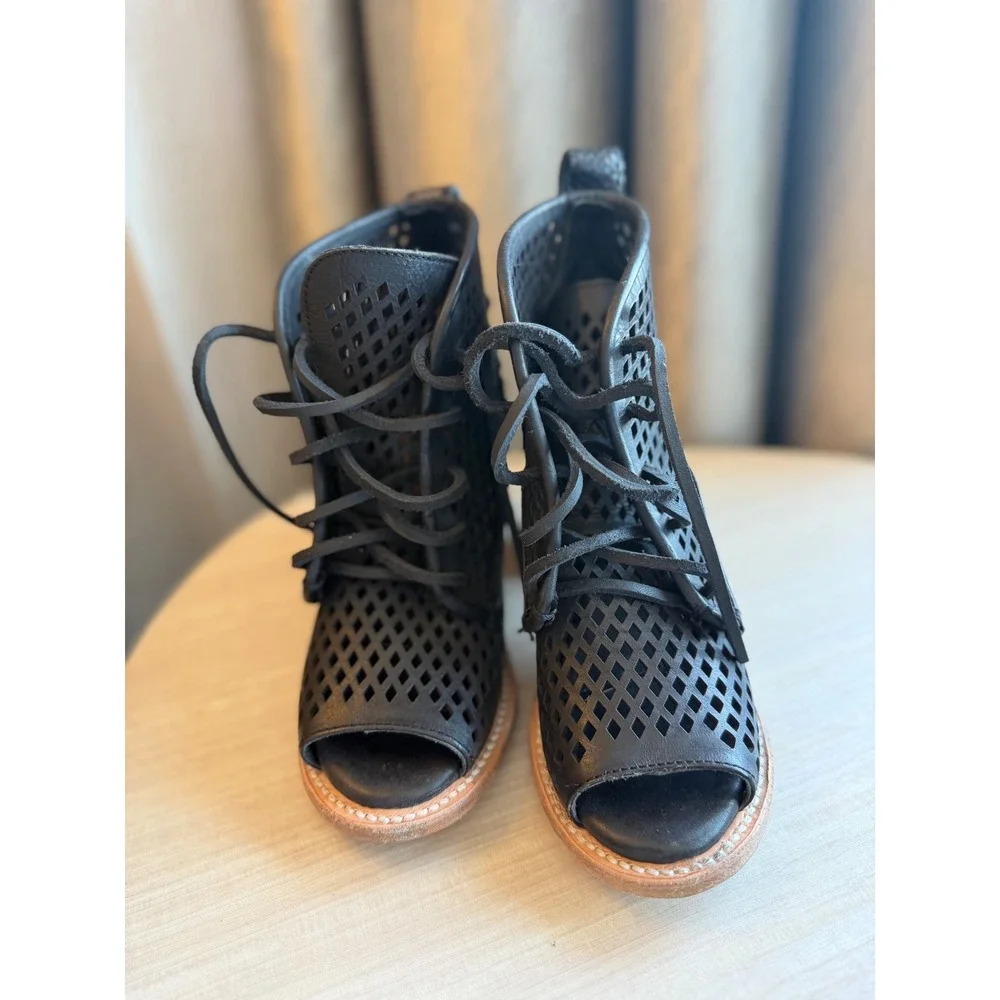 Freebird Benni Black Leather Perforated Lace Up Open Toe Buckle Booties Size 8